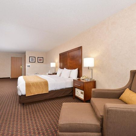 Comfort Inn & Suites Riverview Near Davenport And I-80 Le Claire Cameră foto